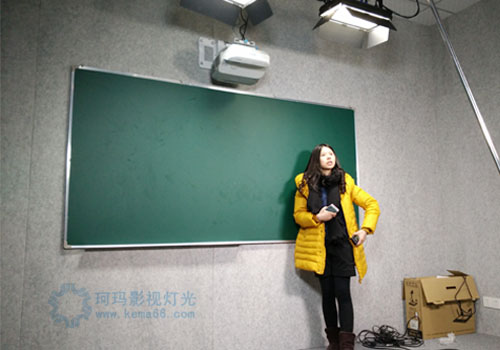 湖北第二師范學院<a href='/Product/product-0001,0075.shtml' class='keys' title='點擊查看關于LED演播室燈光的相關信息' target='_blank'>LED演播室燈光</a>效果圖