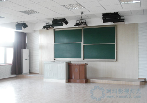 華中師范大學錄播教室燈光效果圖